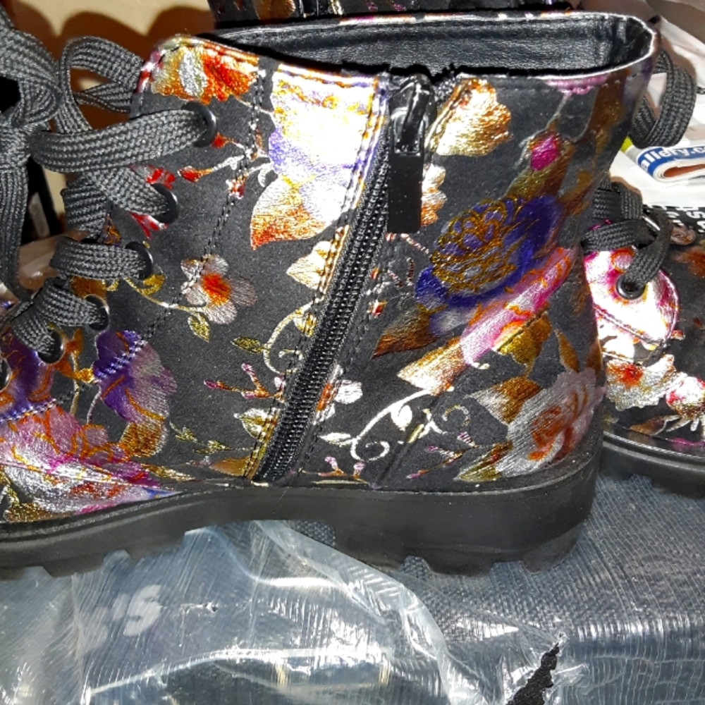 Boots - Picture 2 of 9